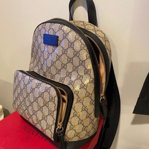 Gucci GG Supreme bees backpack 🐝